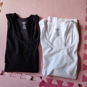 BUNDLE 2 tank tops for 15